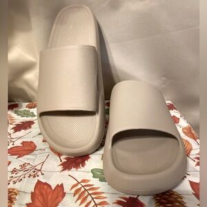 Skechers ArchFit- LIKE NEW*** OG PRICE IS $45